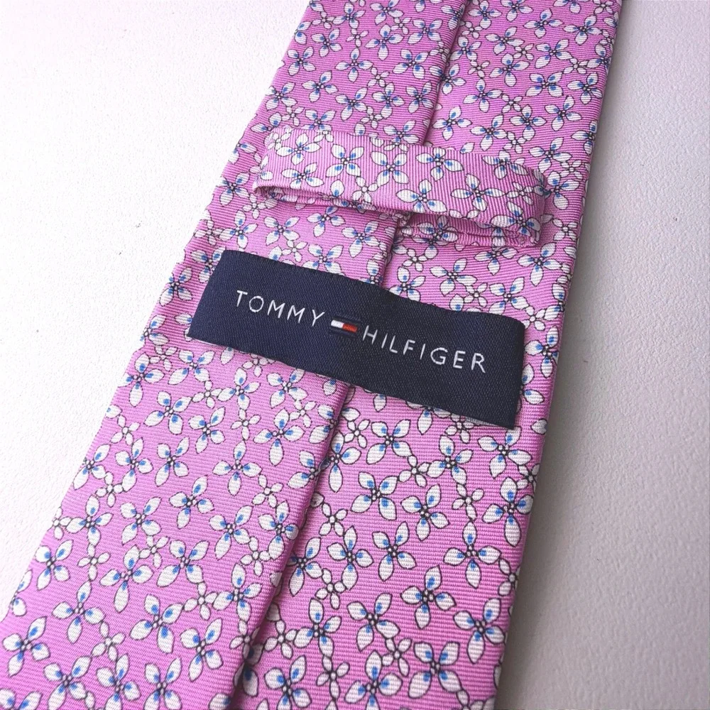 Tommy Hilfiger Mens 100% Silk Necktie Pink Floral Geometric Classic Tie
